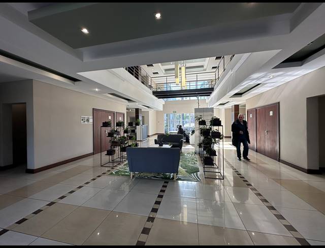 46M² CO-WORKING SPACE TO LET IN DIE HOEWES